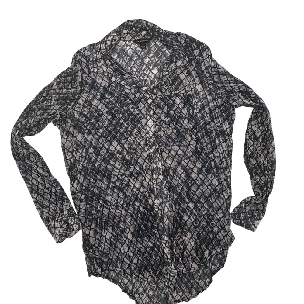 Rock & Republic womens‎ long sleeve button down shirt snakeskin print size M